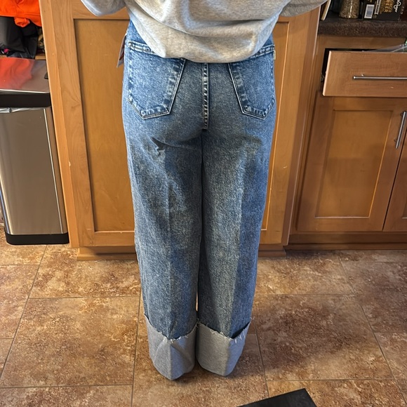 Vibrant cuffed jeans. Size 11, fits closer to size 8. - Picture 5 of 5